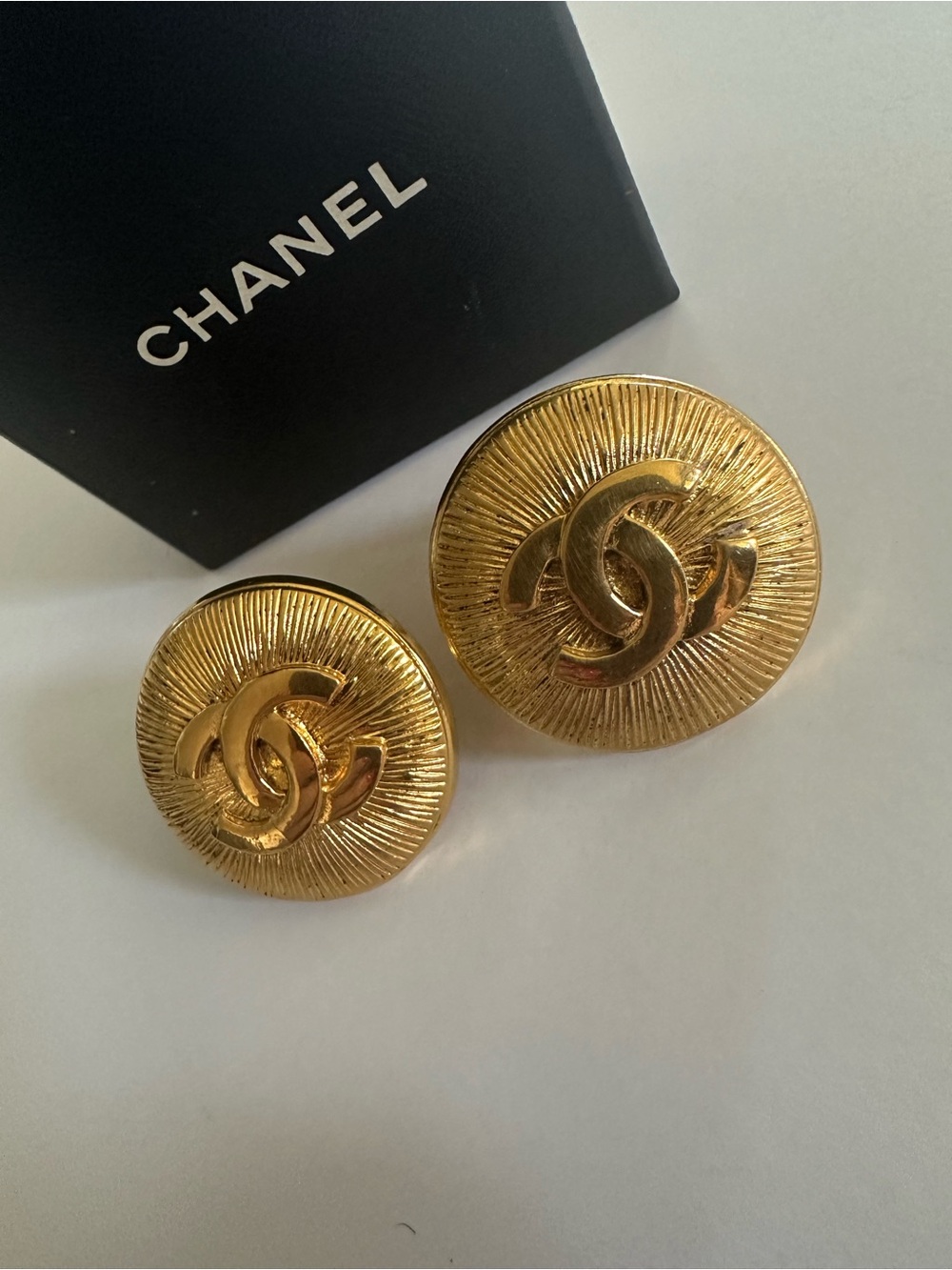 RARE Vintage CHANEL Jumbo CC Sunburst Clip-On Earrings 94P Spring 1994 - Picture 9 of 16